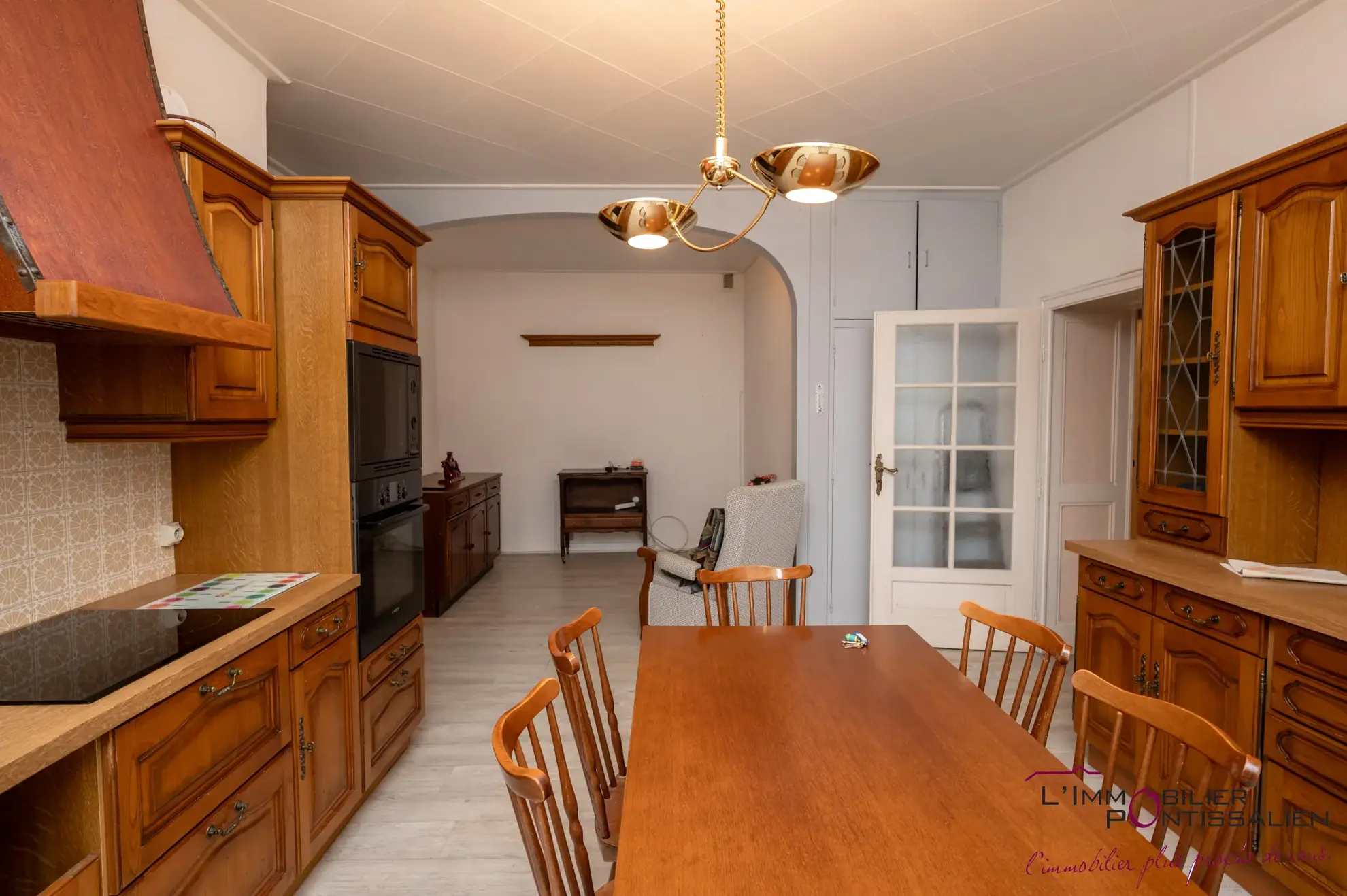 Appartement 4 pièces à Pontarlier proche hôpital avec cave et hauteurs sous plafond 