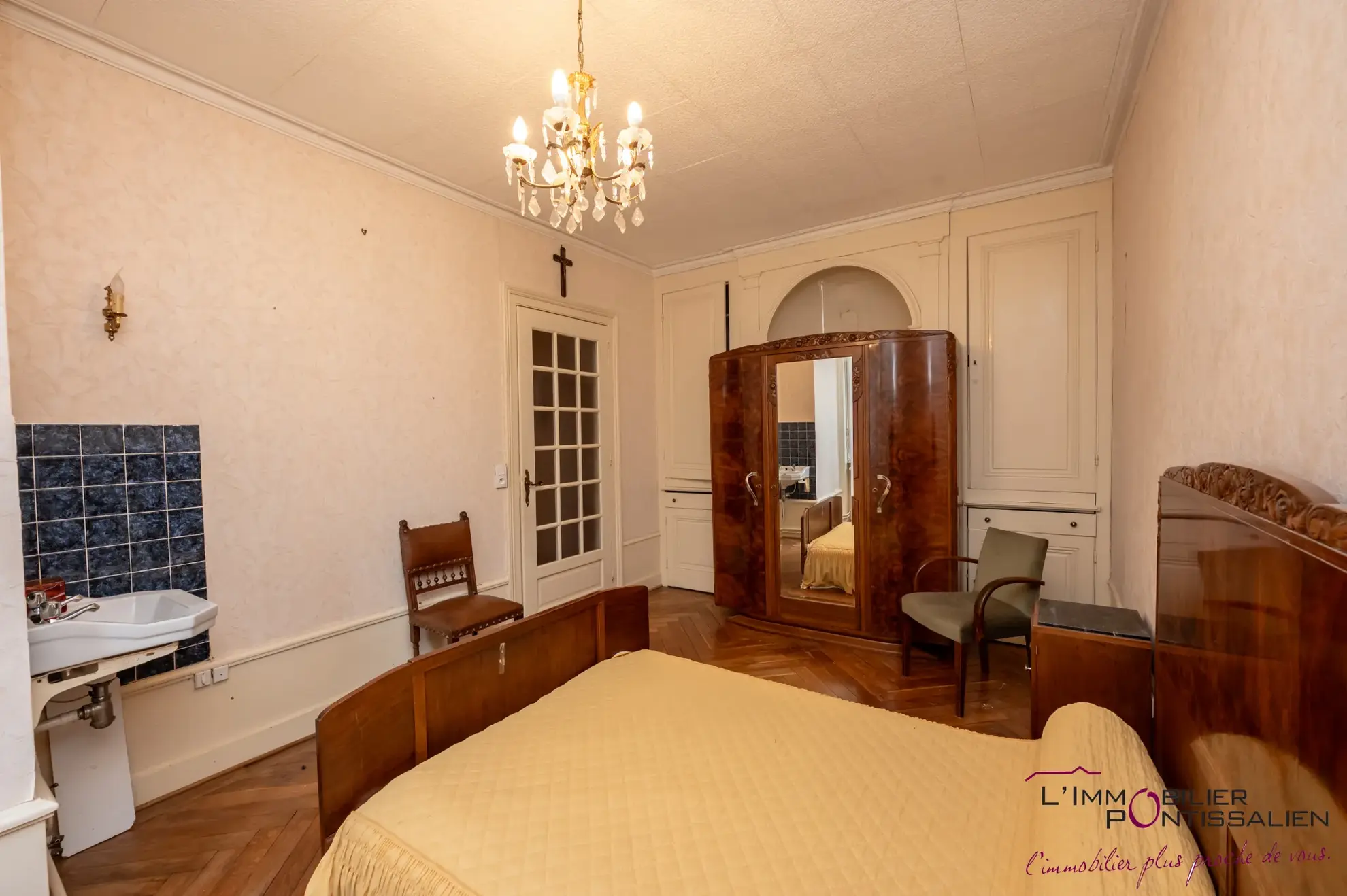 Appartement 4 pièces à Pontarlier proche hôpital avec cave et hauteurs sous plafond 