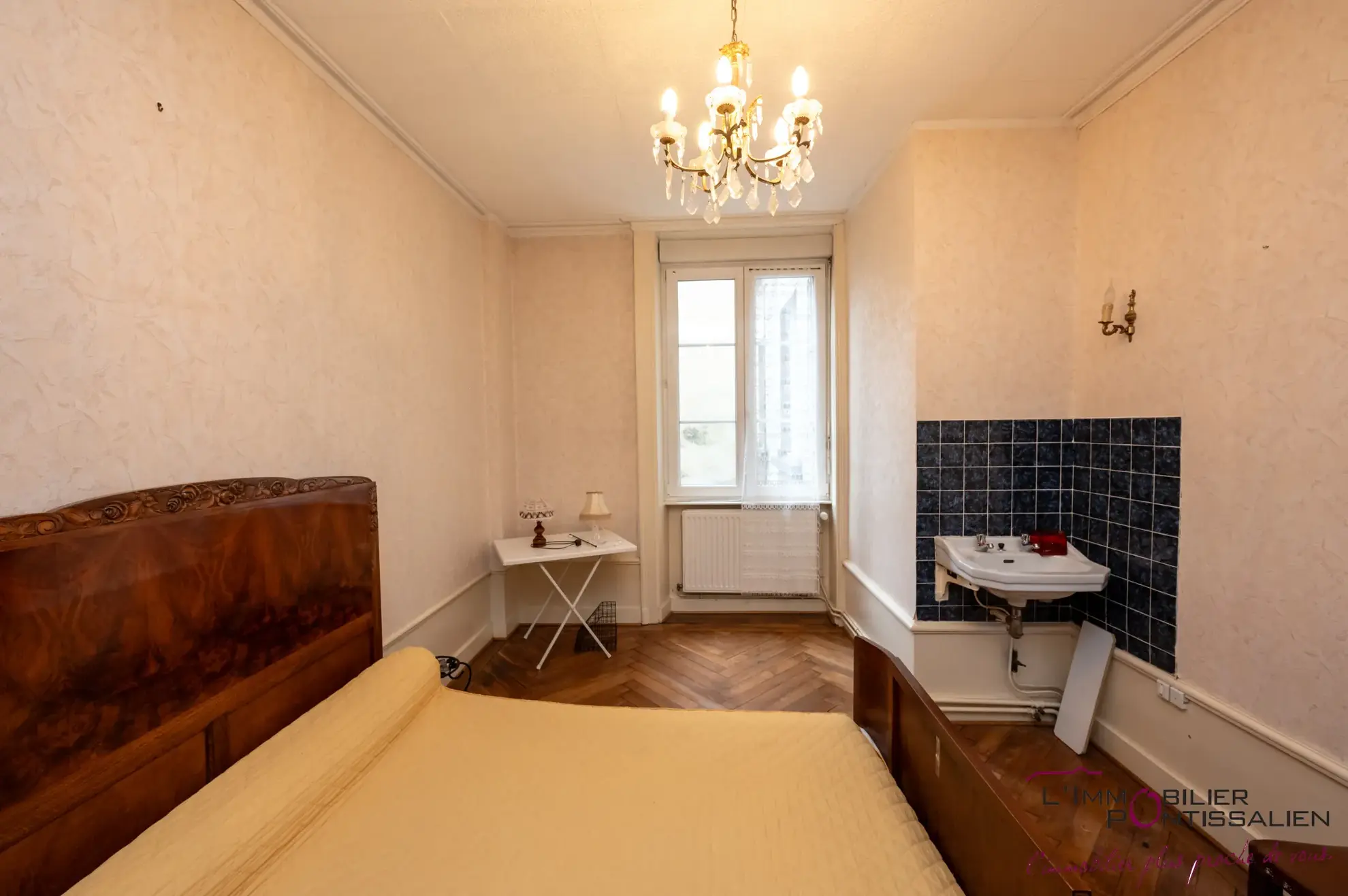 Appartement 4 pièces à Pontarlier proche hôpital avec cave et hauteurs sous plafond 