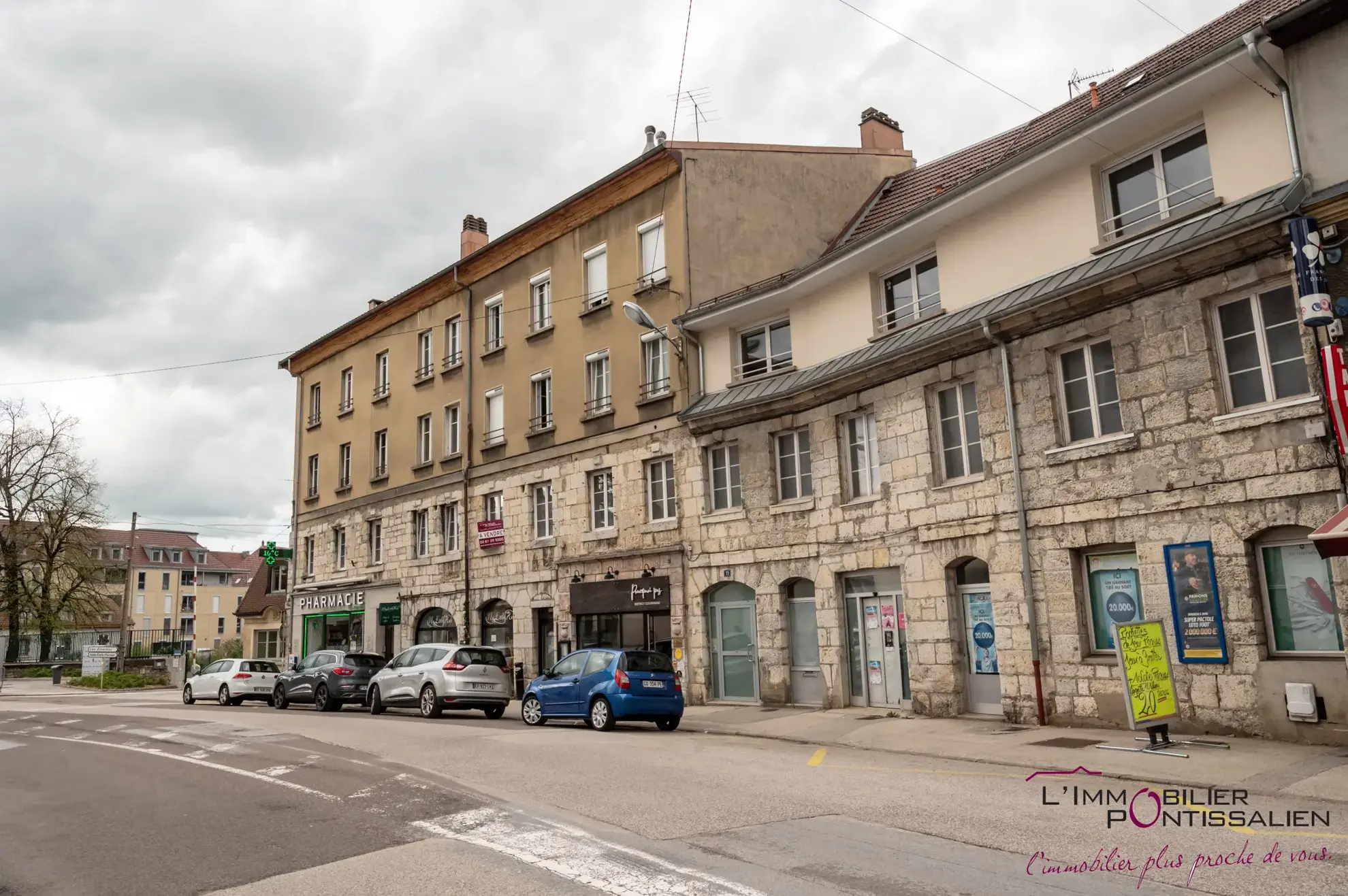 Appartement 4 pièces à Pontarlier proche hôpital avec cave et hauteurs sous plafond 