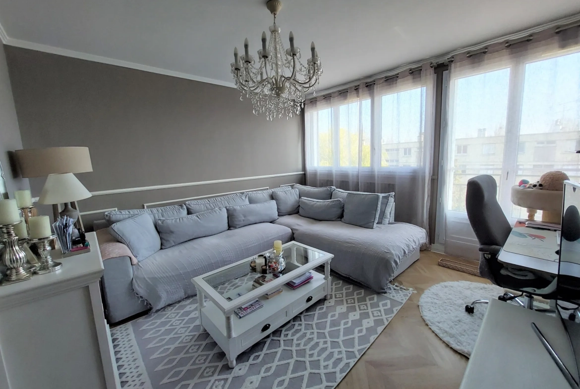 Appartement F2 avec balcon, cave et parking à Le Plessis-Trévise 