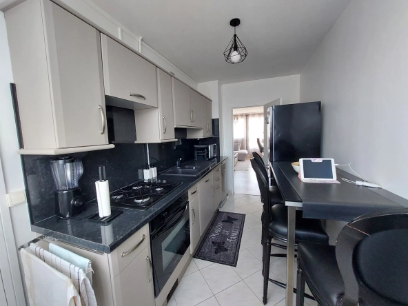 Appartement F2 avec balcon, cave et parking à Le Plessis-Trévise 