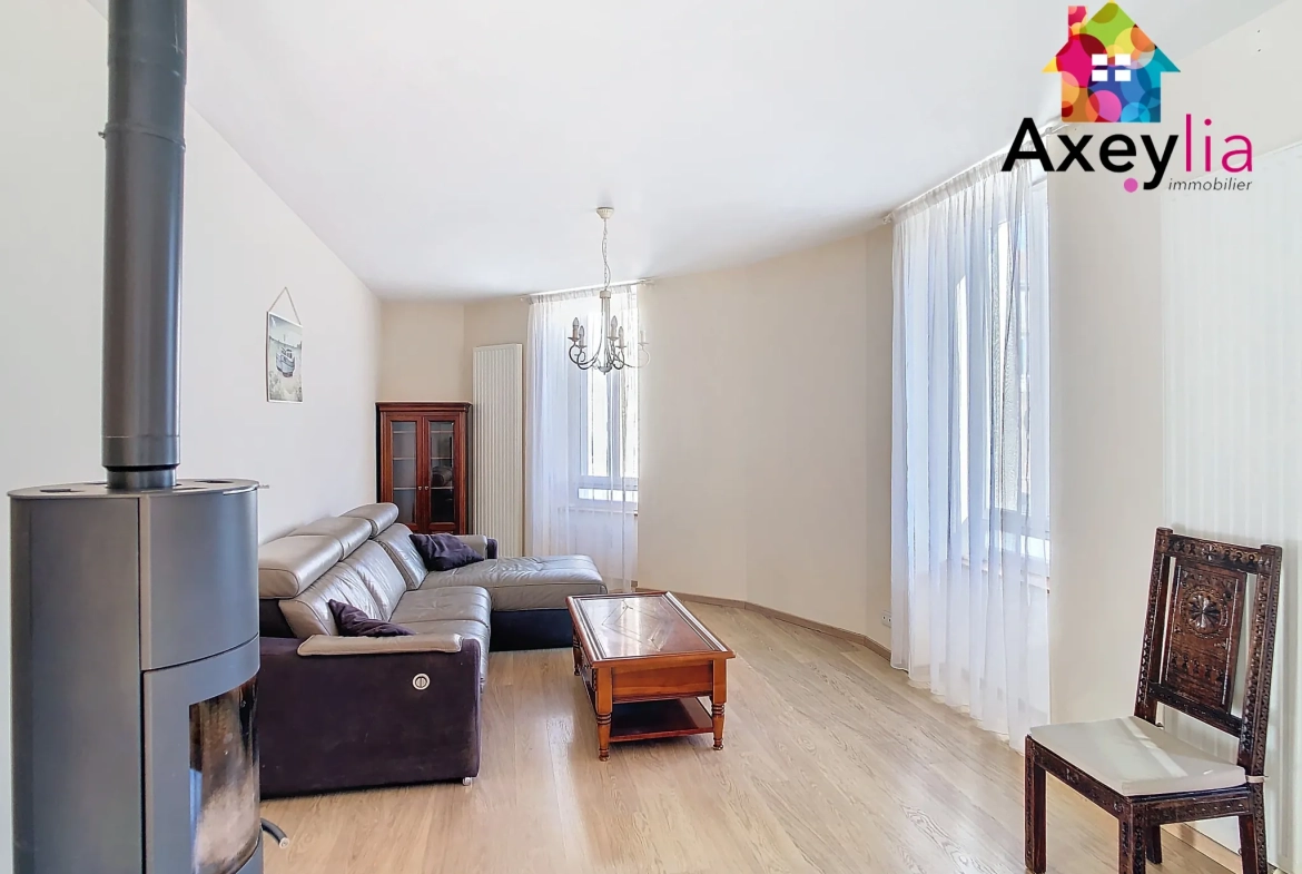 Maison familiale à Roanne avec 4 chambres, jardin et garage proche gare 