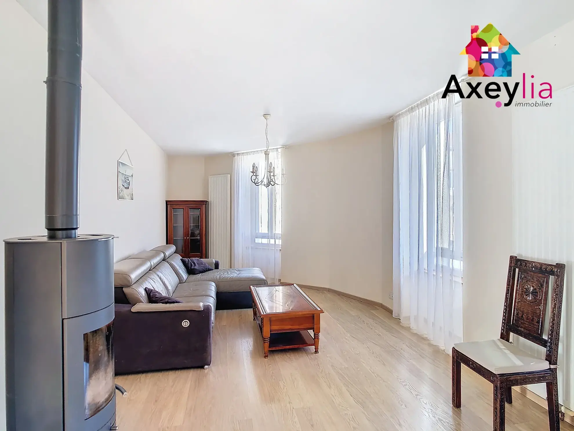 Maison familiale à Roanne avec 4 chambres, jardin et garage proche gare 
