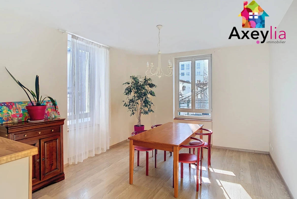 Maison familiale à Roanne avec 4 chambres, jardin et garage proche gare 