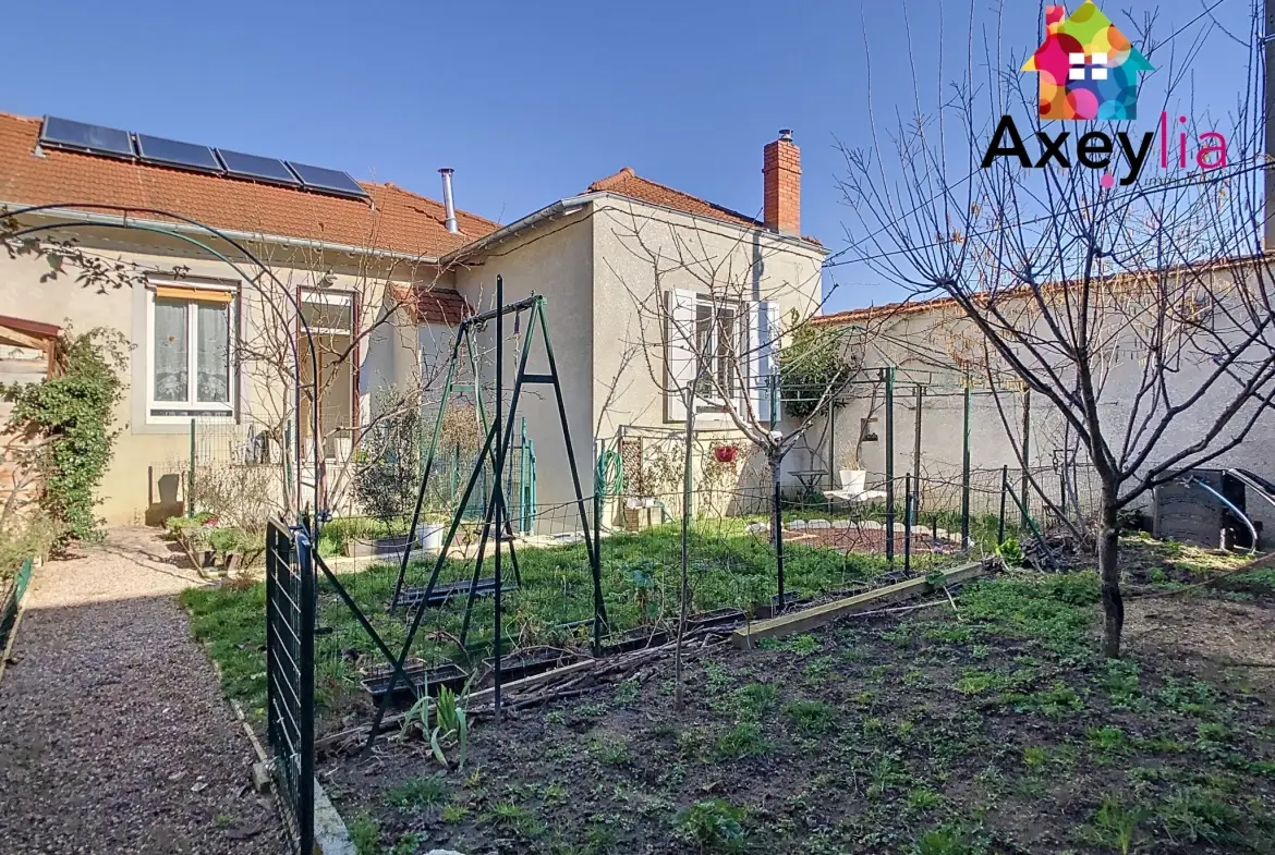 Maison familiale à Roanne avec 4 chambres, jardin et garage proche gare 