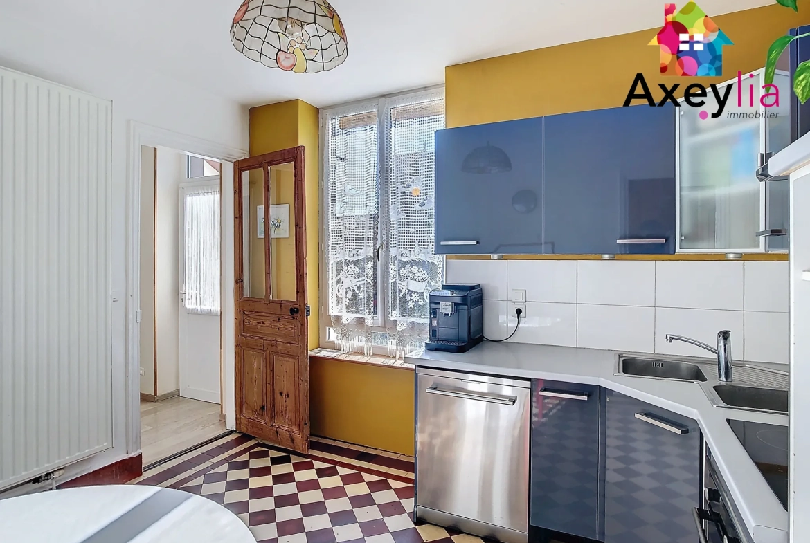 Maison familiale à Roanne avec 4 chambres, jardin et garage proche gare 