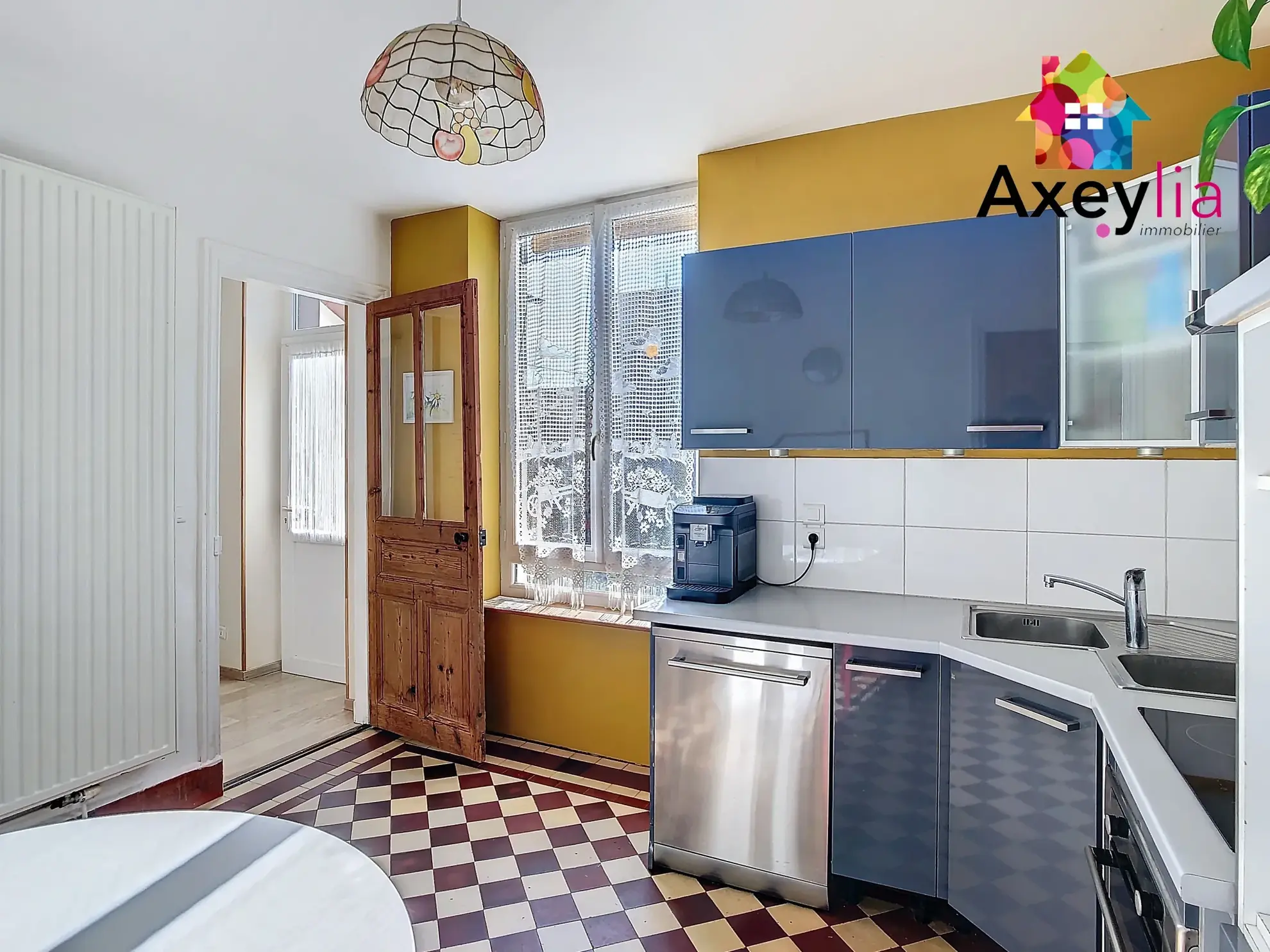 Maison familiale à Roanne avec 4 chambres, jardin et garage proche gare 