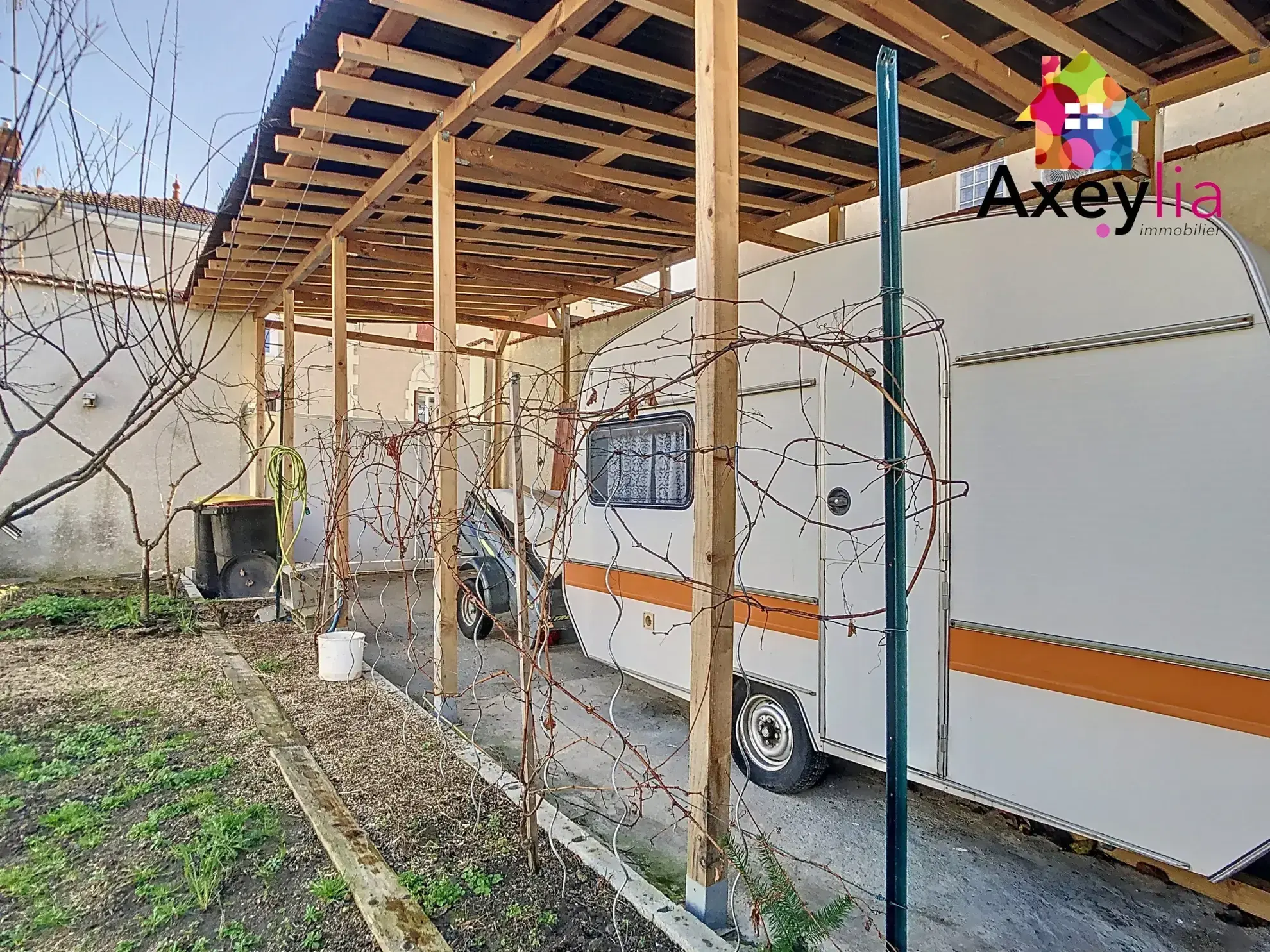 Maison familiale à Roanne avec 4 chambres, jardin et garage proche gare 