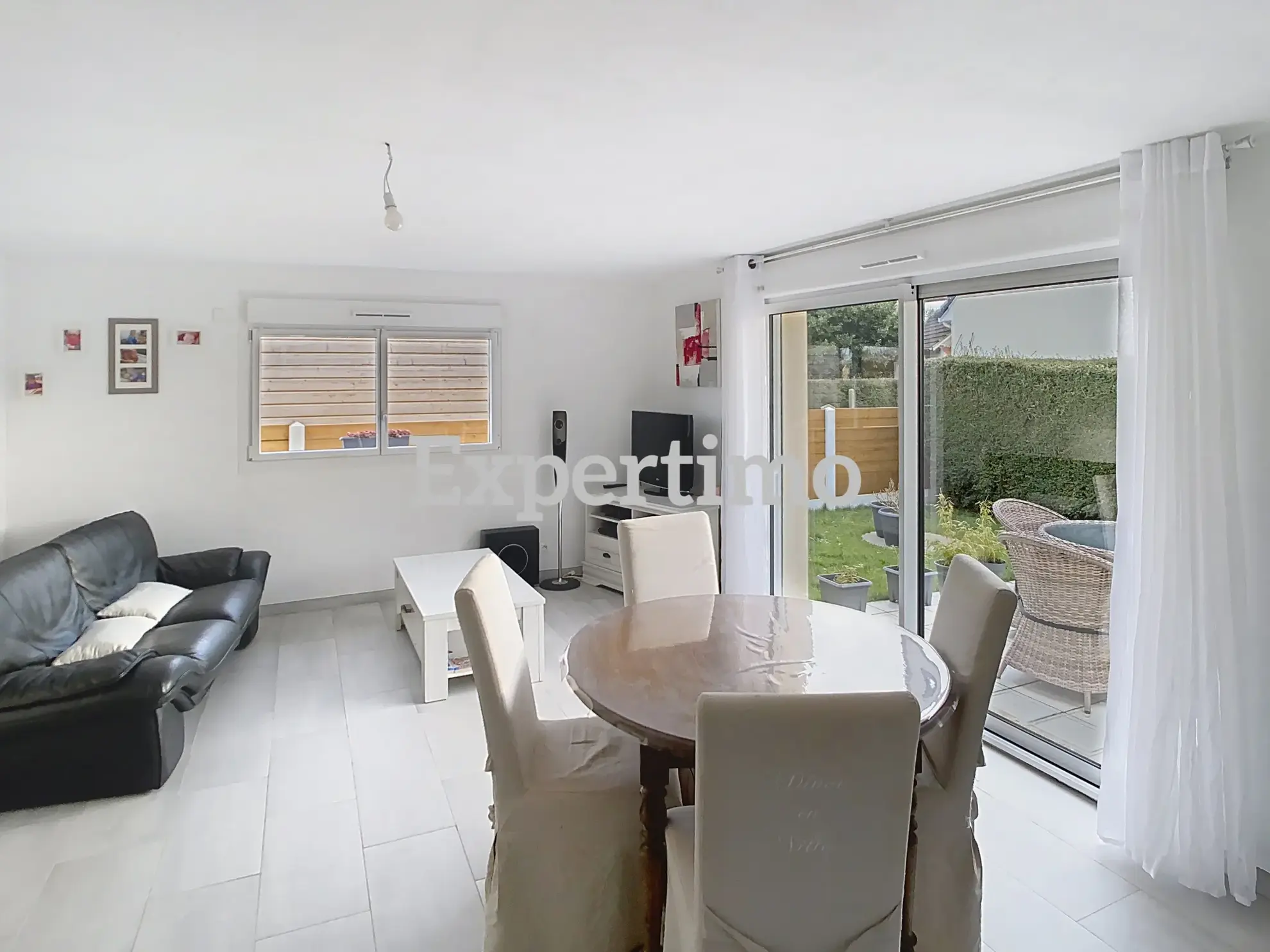 Maison rénovée de plain-pied avec jardin à Hottot-les-Bagues 