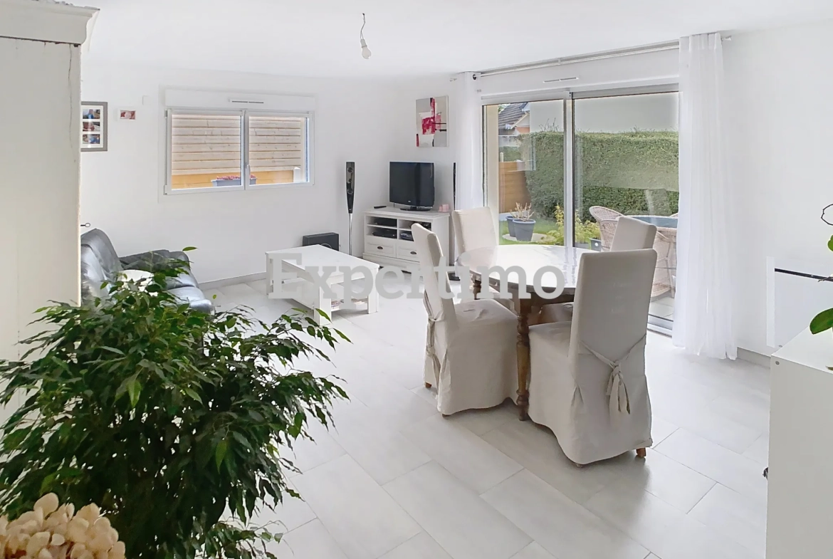Maison rénovée de plain-pied avec jardin à Hottot-les-Bagues 