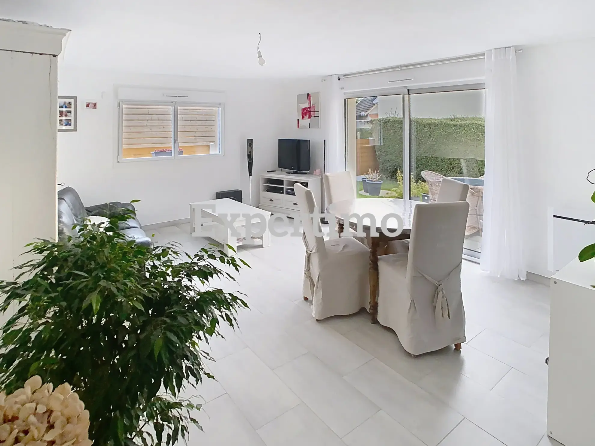 Maison rénovée de plain-pied avec jardin à Hottot-les-Bagues 