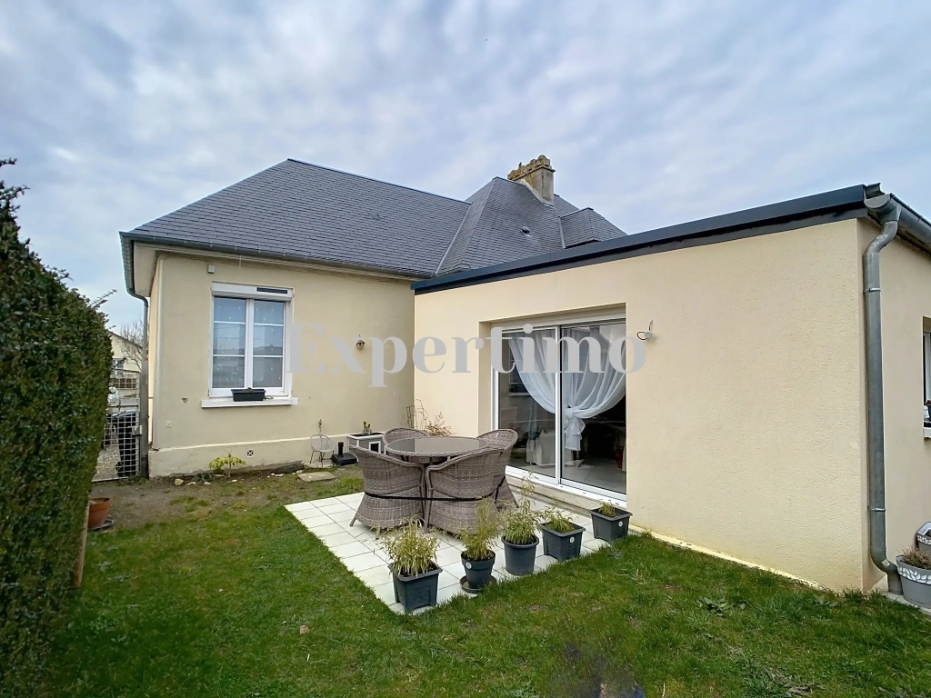 Maison rénovée de plain-pied avec jardin à Hottot-les-Bagues