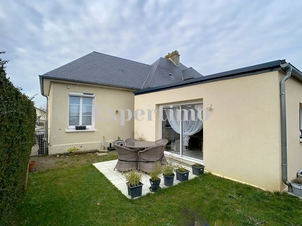 Maison rénovée de plain-pied avec jardin à Hottot-les-Bagues