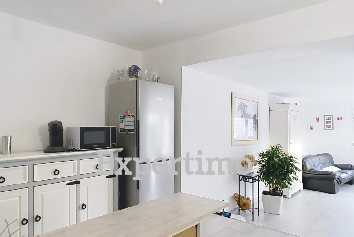 Maison rénovée de plain-pied avec jardin à Hottot-les-Bagues 