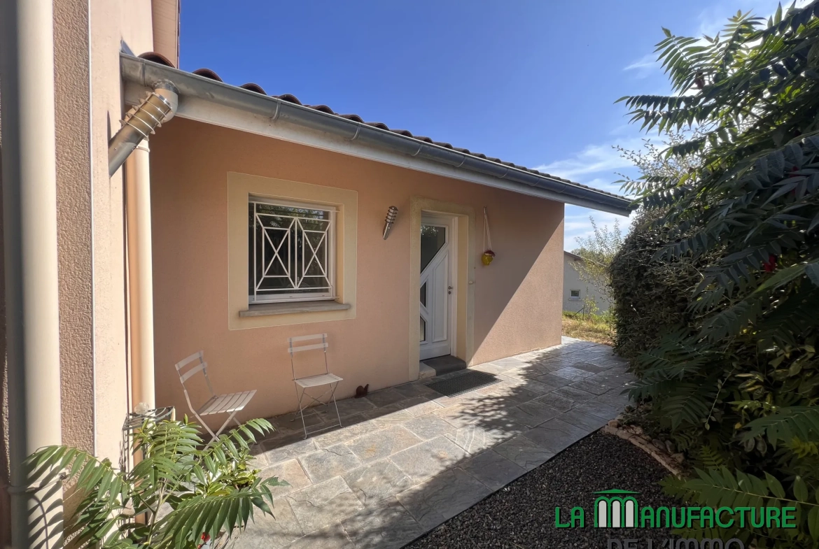 Villa 4 chambres avec piscine, garage, et chalet en bois à Fontanes, Loire 
