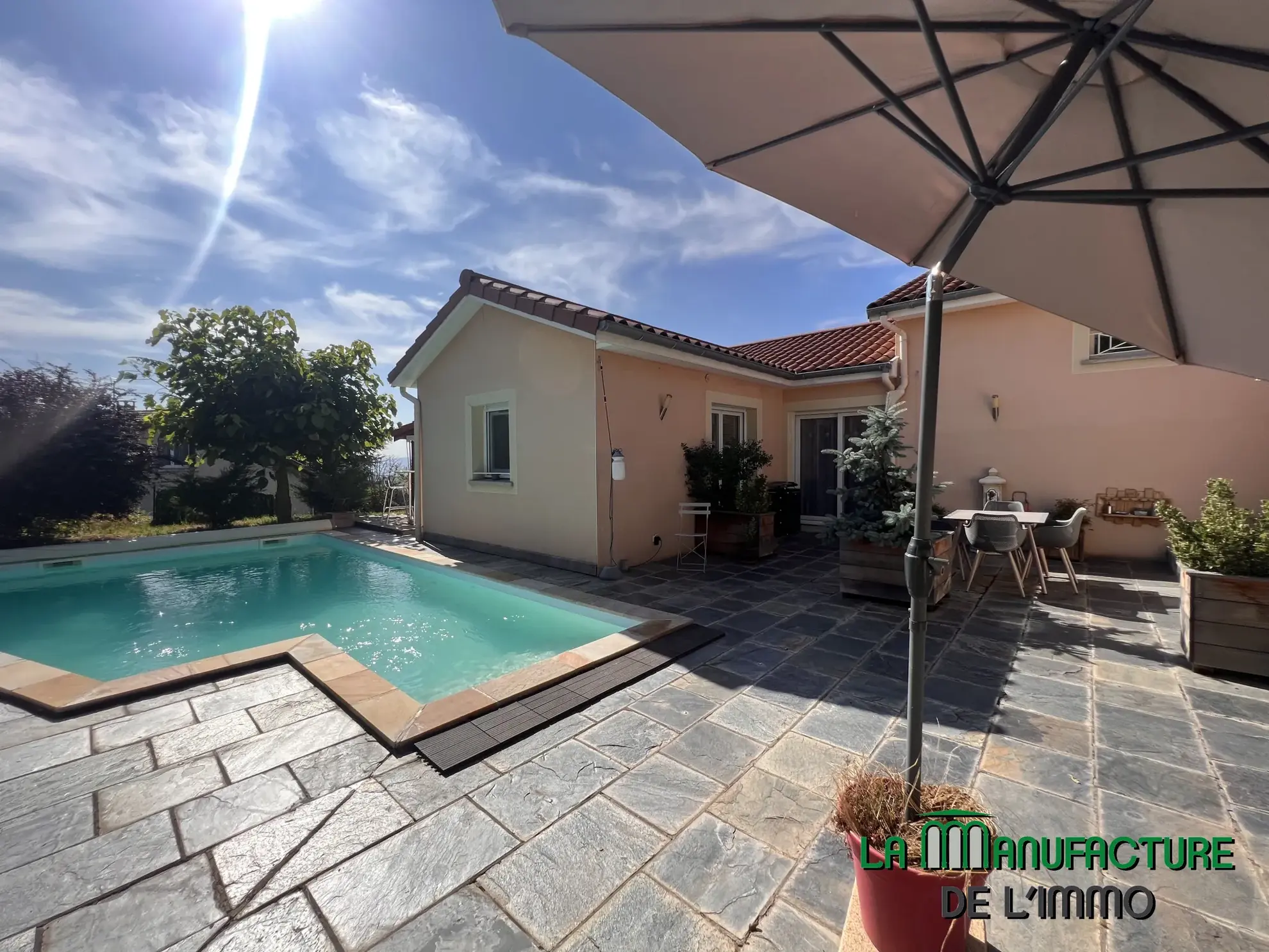 Villa 4 chambres avec piscine, garage, et chalet en bois à Fontanes, Loire 