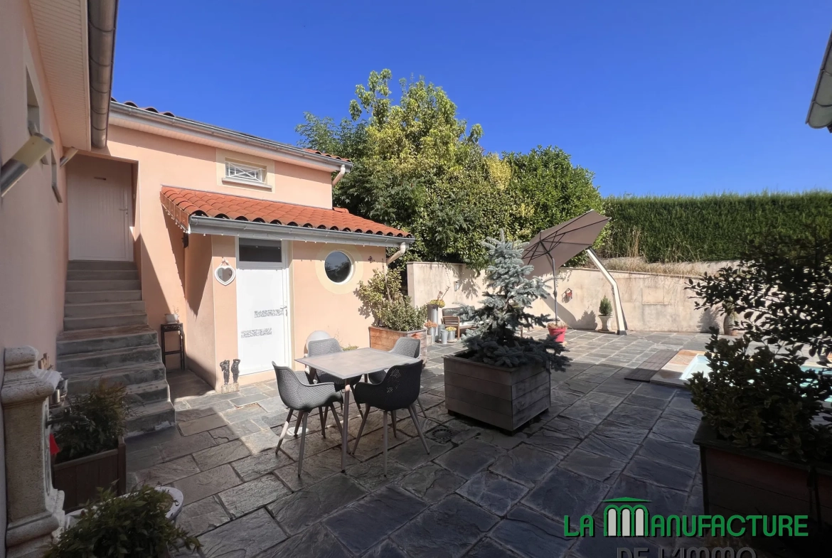 Villa 4 chambres avec piscine, garage, et chalet en bois à Fontanes, Loire 