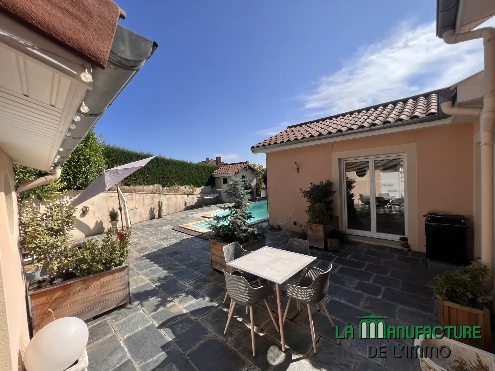 Villa 4 chambres avec piscine, garage, et chalet en bois à Fontanes, Loire 