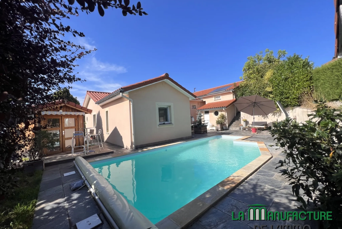 Villa 4 chambres avec piscine, garage, et chalet en bois à Fontanes, Loire 