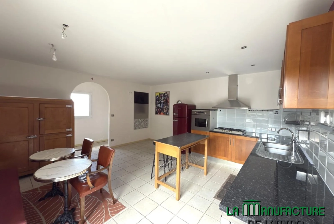 Villa 4 chambres avec piscine, garage, et chalet en bois à Fontanes, Loire 