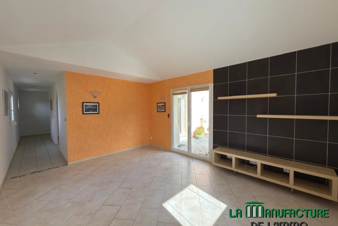 Villa 4 chambres avec piscine, garage, et chalet en bois à Fontanes, Loire 