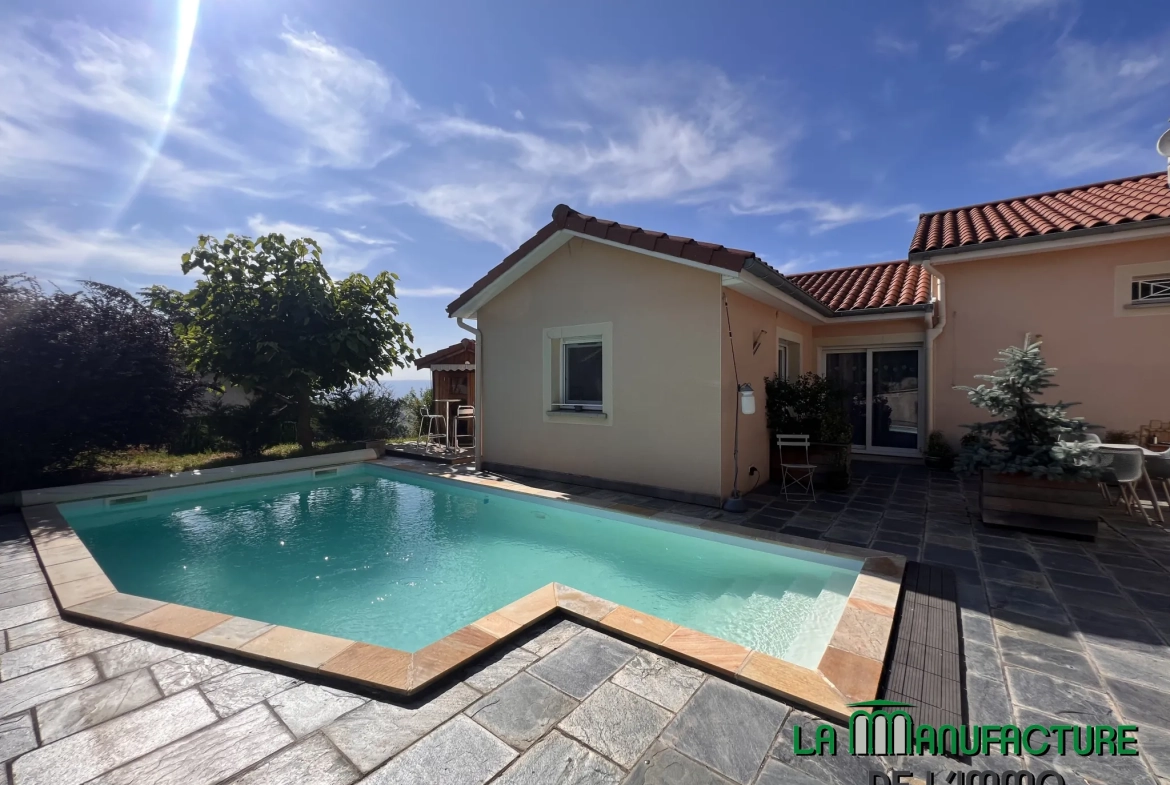 Villa 4 chambres avec piscine, garage, et chalet en bois à Fontanes, Loire 