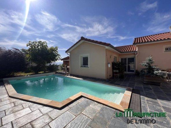 Villa 4 chambres avec piscine, garage, et chalet en bois à Fontanes, Loire