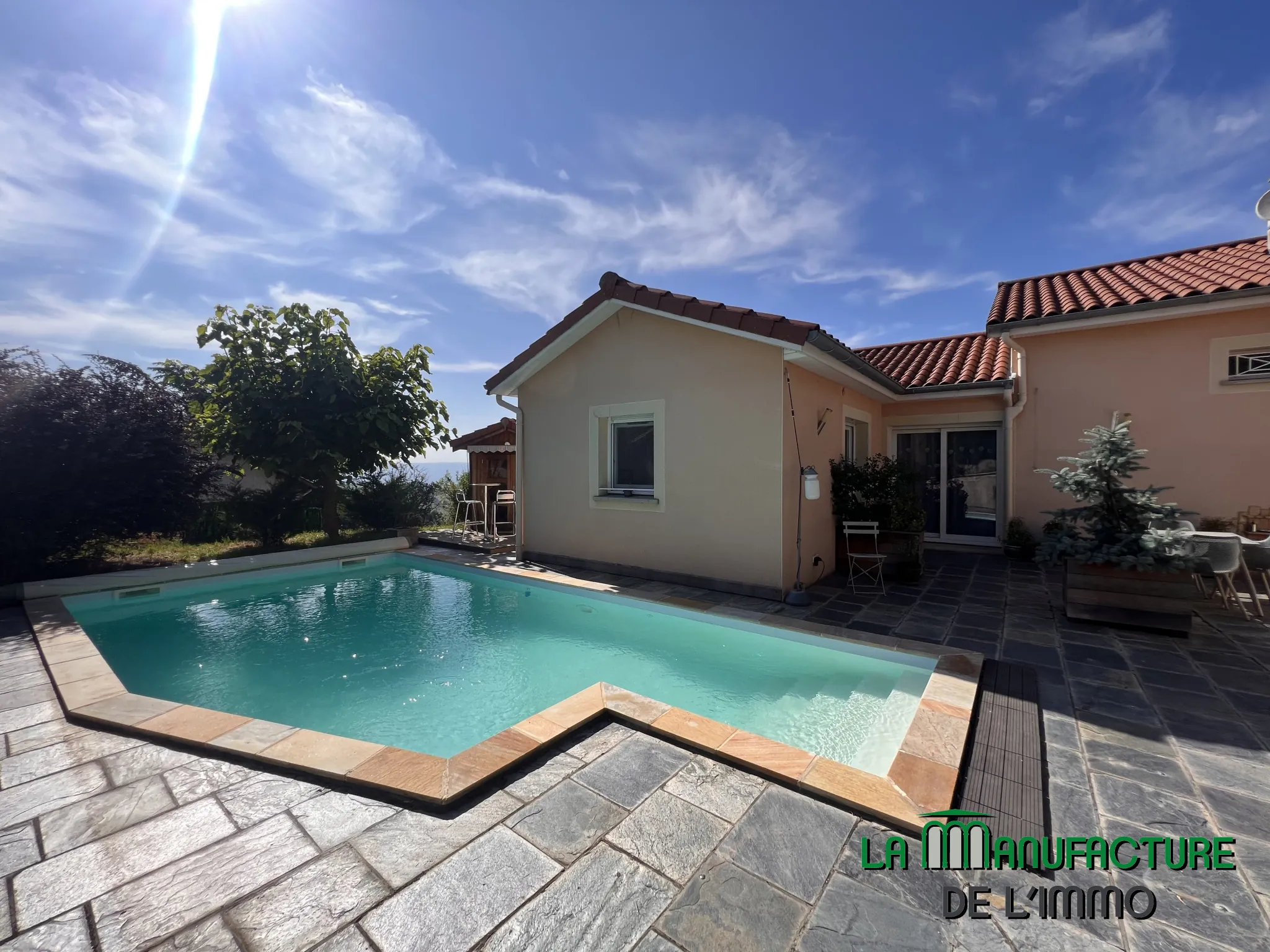 Villa 4 chambres avec piscine, garage, et chalet en bois à Fontanes, Loire 
