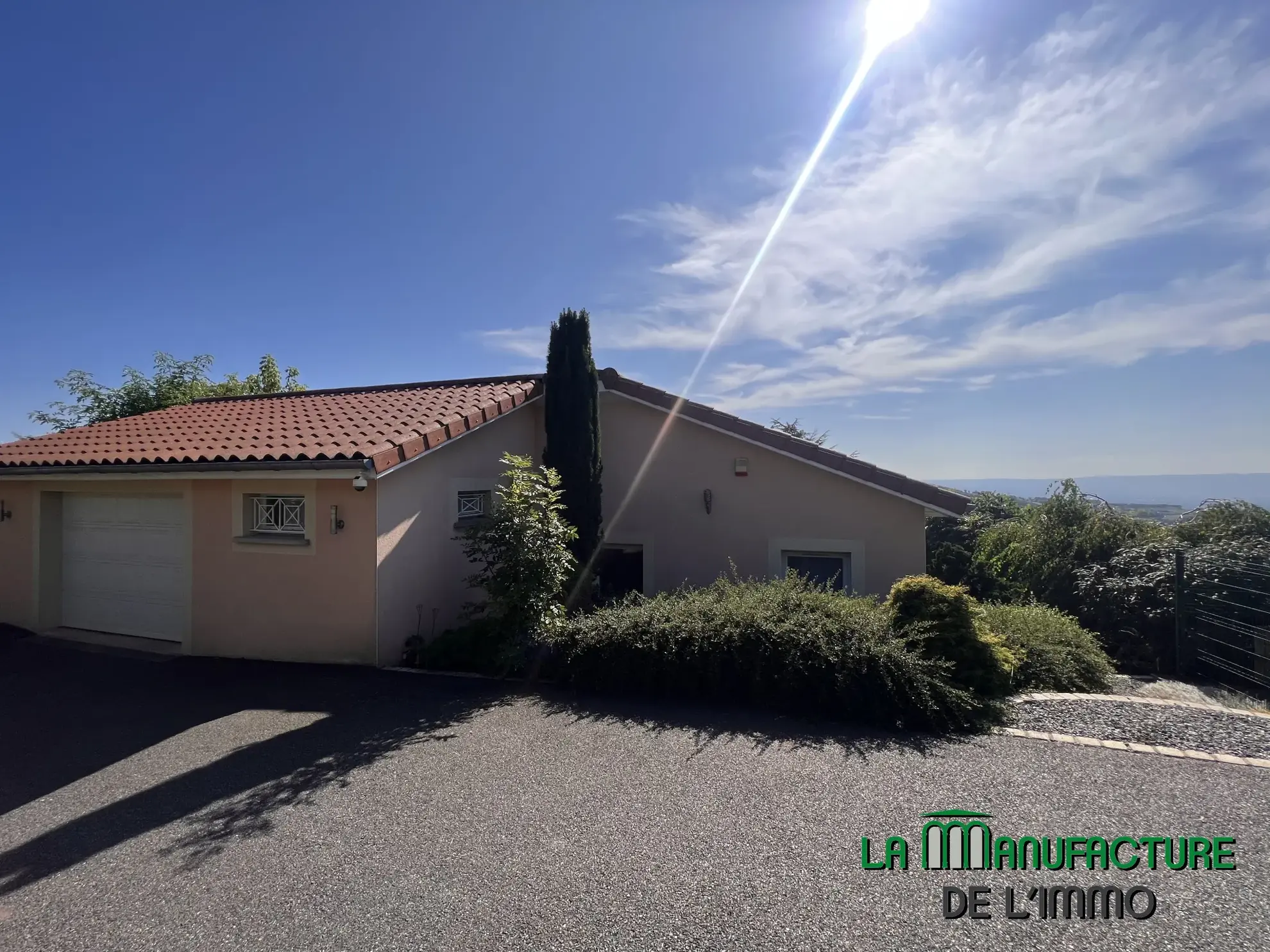 Villa 4 chambres avec piscine, garage, et chalet en bois à Fontanes, Loire 