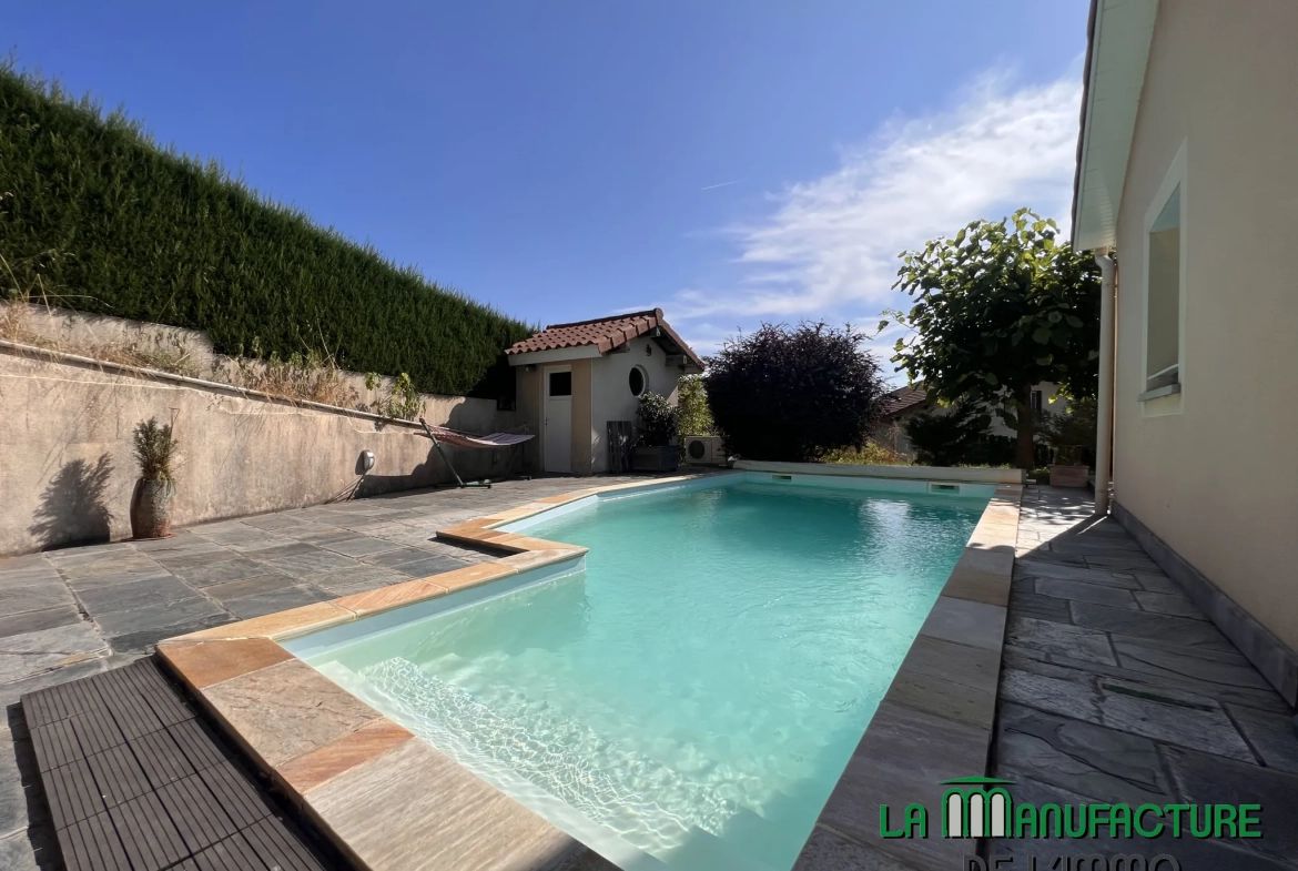 Villa 4 chambres avec piscine, garage, et chalet en bois à Fontanes, Loire 