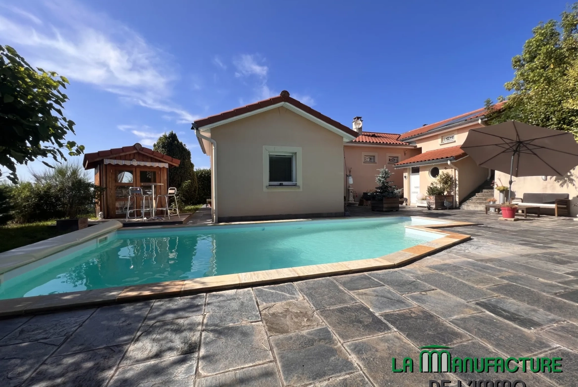 Villa 4 chambres avec piscine, garage, et chalet en bois à Fontanes, Loire 
