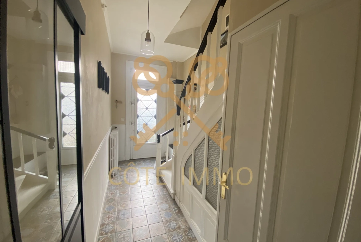 Maison d'architecte avec jardin à Henin-Beaumont – 3 chambres, modernité et calme 