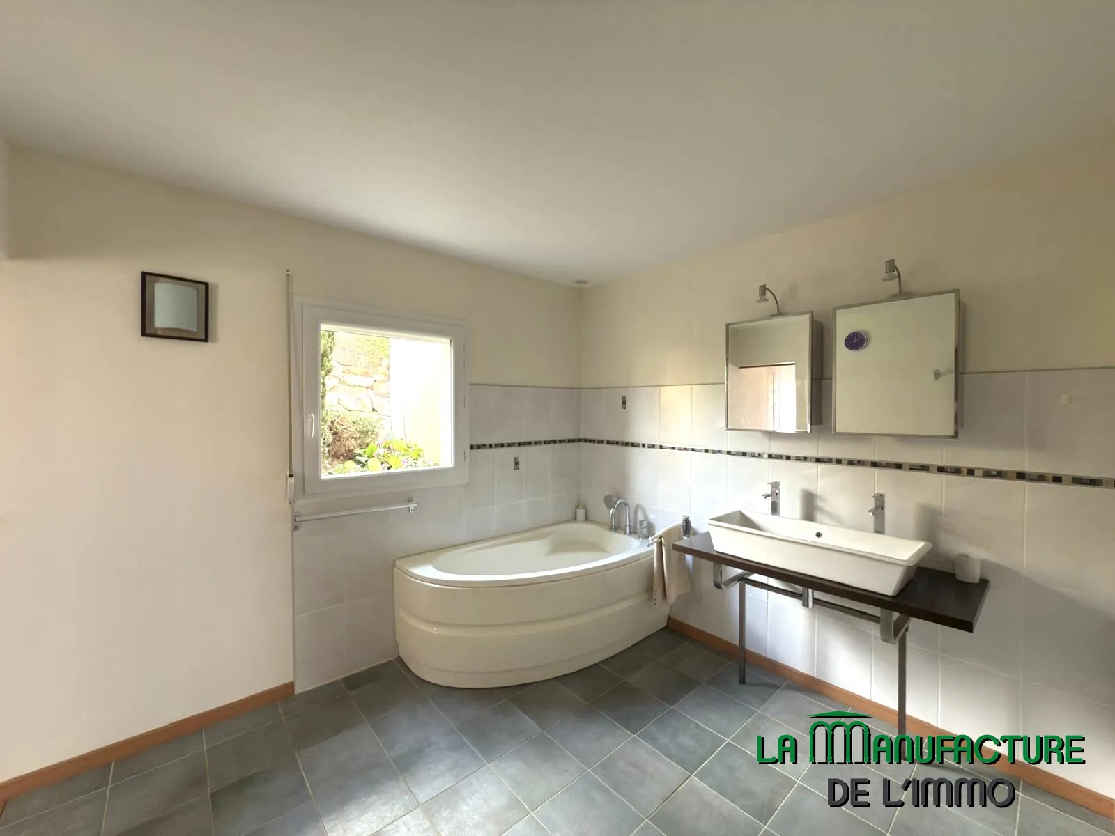 Villa 4 chambres avec piscine, garage, et chalet en bois à Fontanes, Loire 
