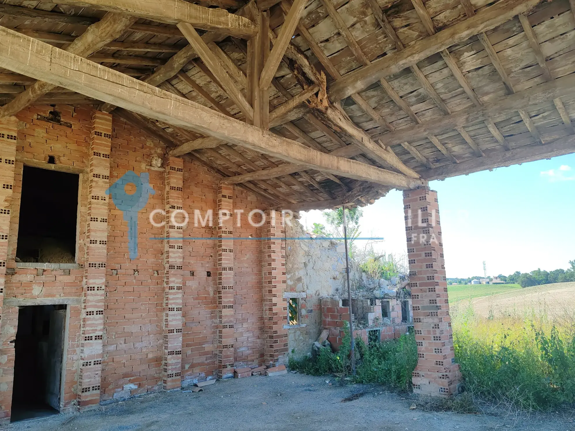 Ferme à rénover avec vue sur les Pyrénées à Blan – Terrain de 5000 m² 