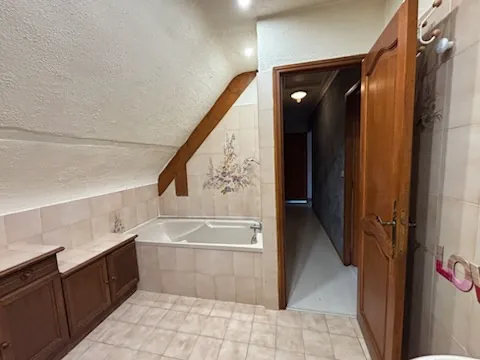 Maison familiale à Elbeuf avec jardin de 600 m² et vue panoramique 
