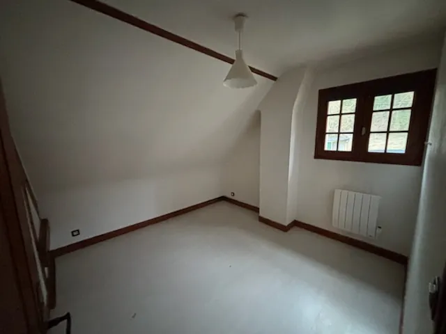 Maison familiale à Elbeuf avec jardin de 600 m² et vue panoramique 