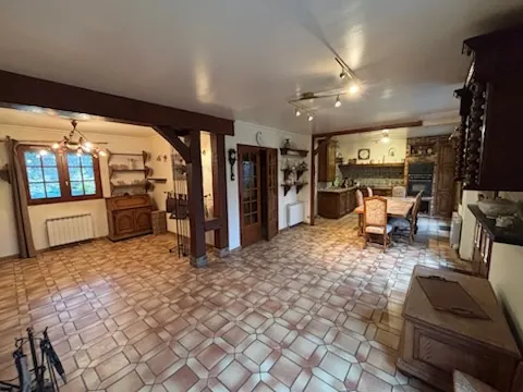 Maison familiale à Elbeuf avec jardin de 600 m² et vue panoramique 