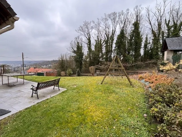 Maison familiale à Elbeuf avec jardin de 600 m² et vue panoramique 