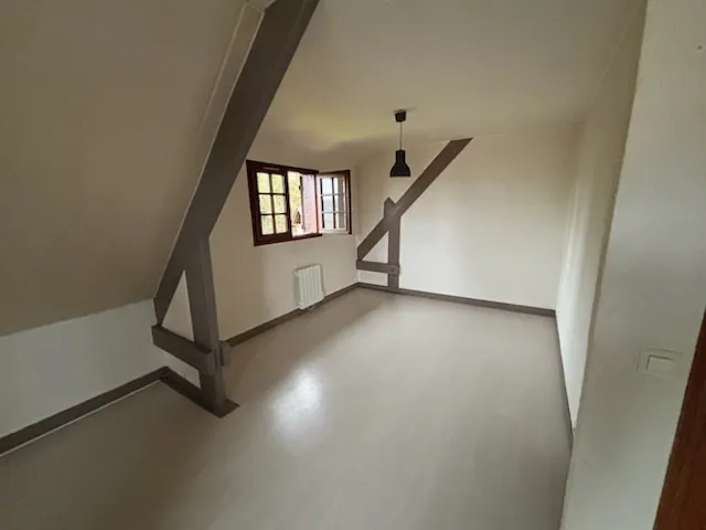 Maison familiale à Elbeuf avec jardin de 600 m² et vue panoramique 