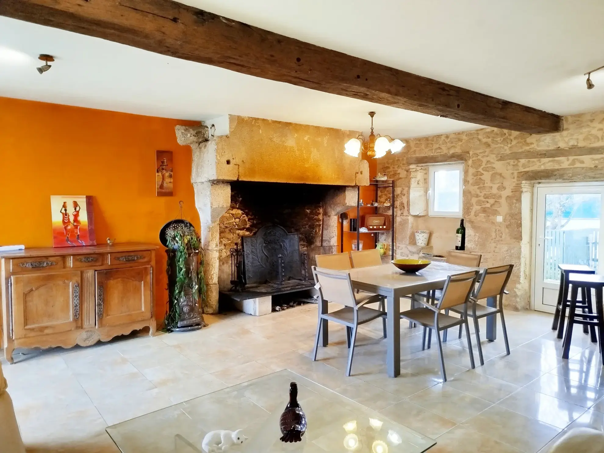 Très belle maison en pierre avec piscine et dépendances à Auriolles 