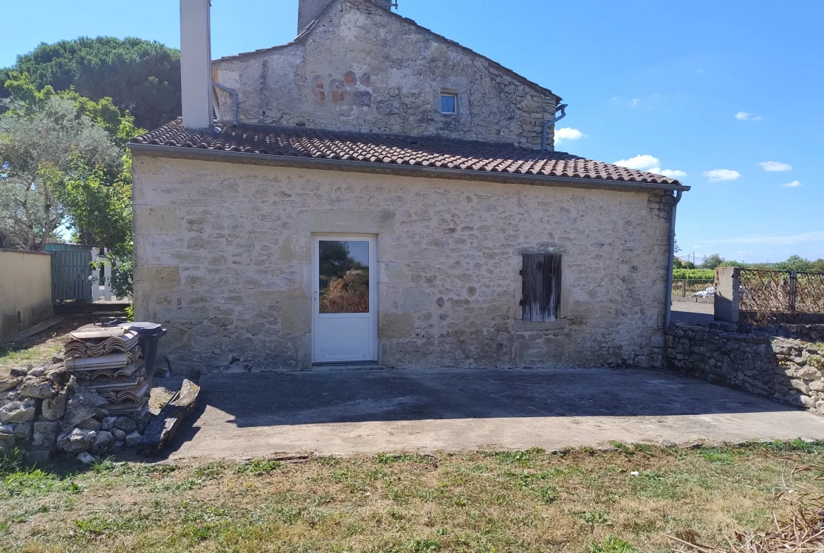 Très belle maison en pierre avec piscine et dépendances à Auriolles 