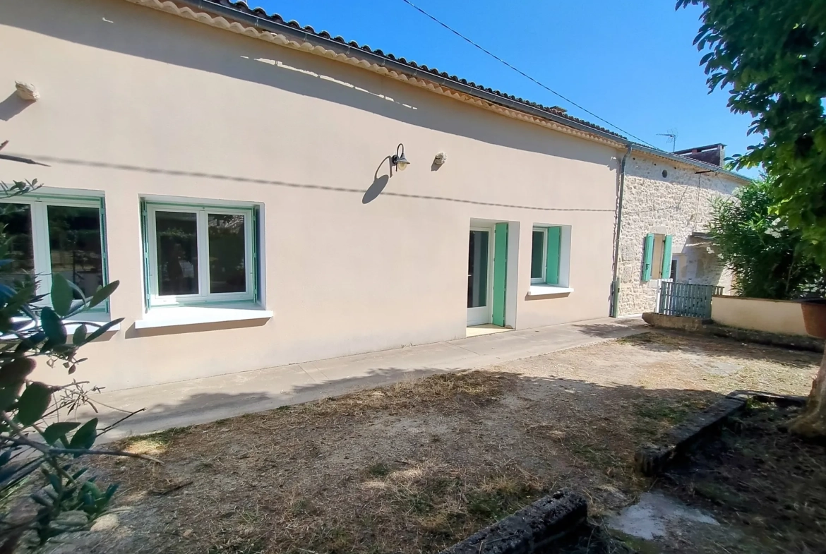 Très belle maison en pierre avec piscine et dépendances à Auriolles 