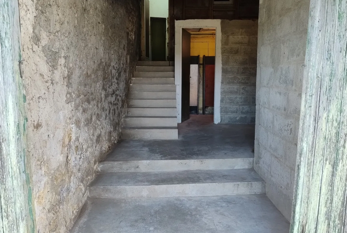 Très belle maison en pierre avec piscine et dépendances à Auriolles 