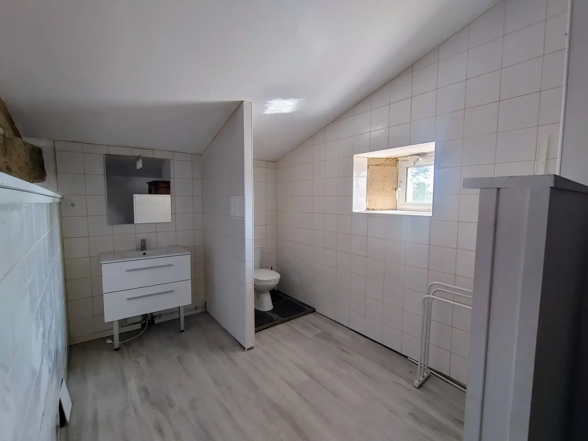Très belle maison en pierre avec piscine et dépendances à Auriolles 