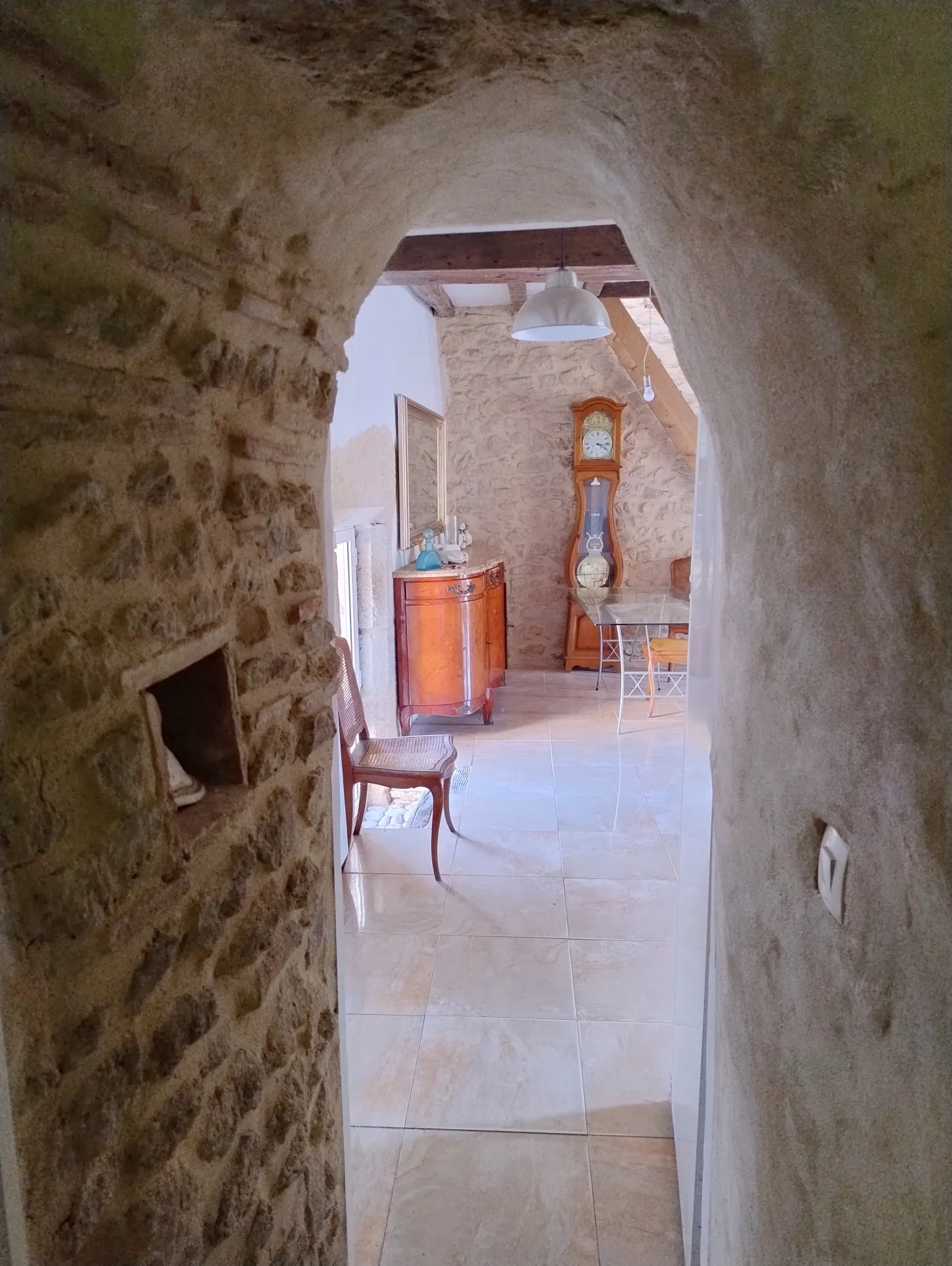 Très belle maison en pierre avec piscine et dépendances à Auriolles 