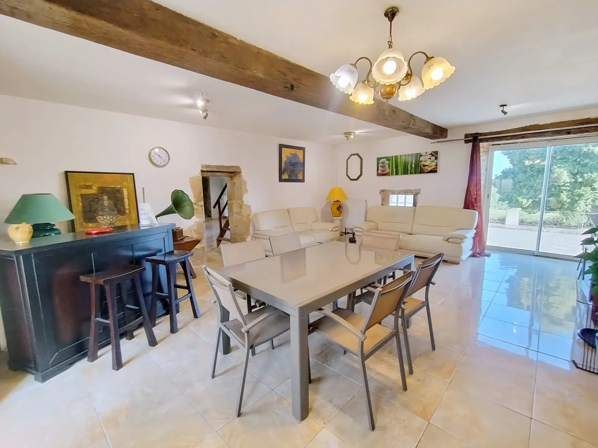 Très belle maison en pierre avec piscine et dépendances à Auriolles 