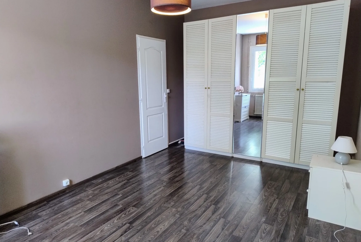 Très belle maison en pierre avec piscine et dépendances à Auriolles 