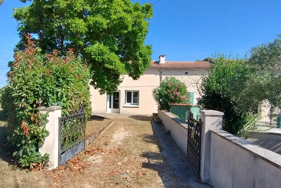 Très belle maison en pierre avec piscine et dépendances à Auriolles 