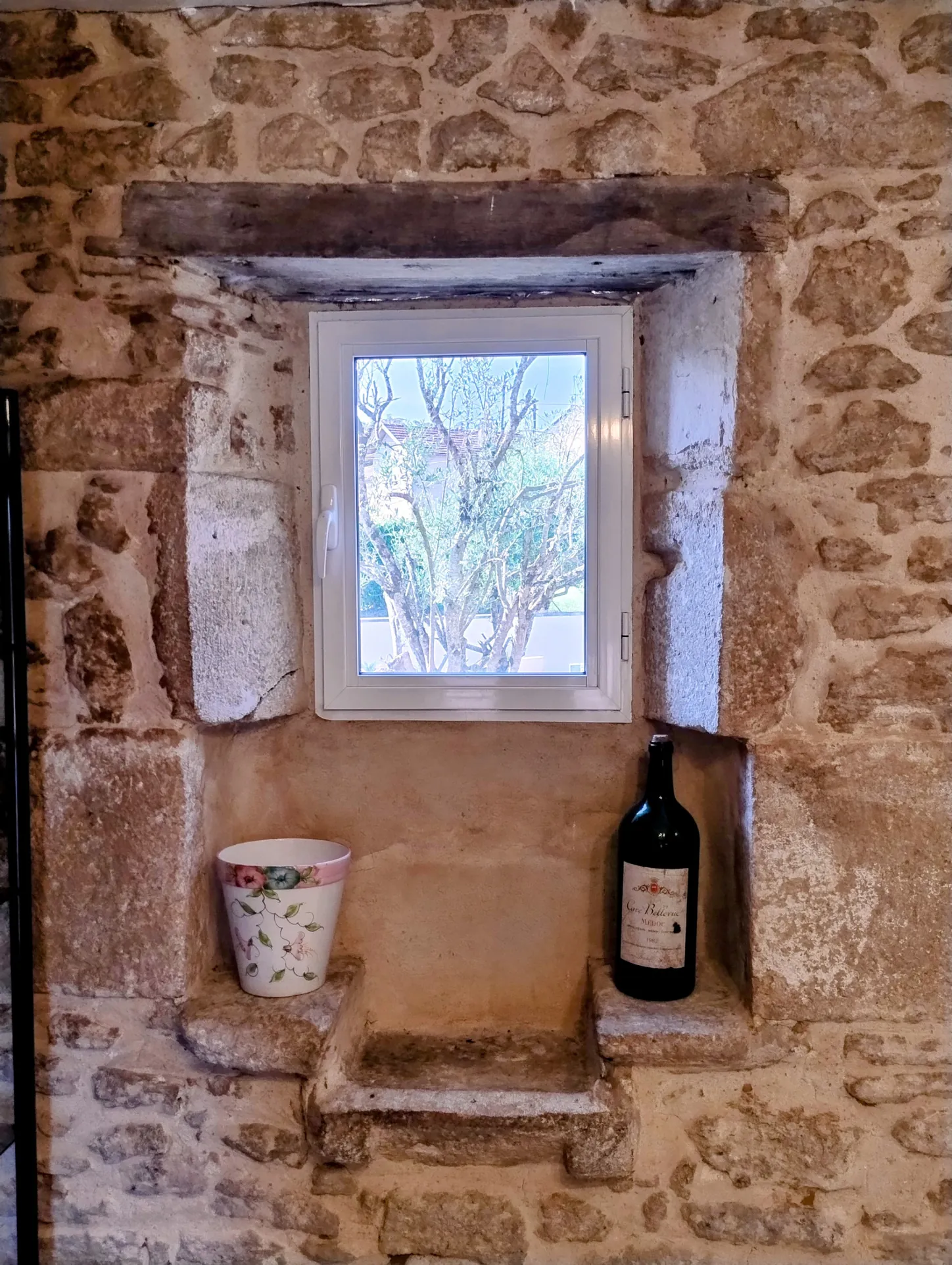 Très belle maison en pierre avec piscine et dépendances à Auriolles 